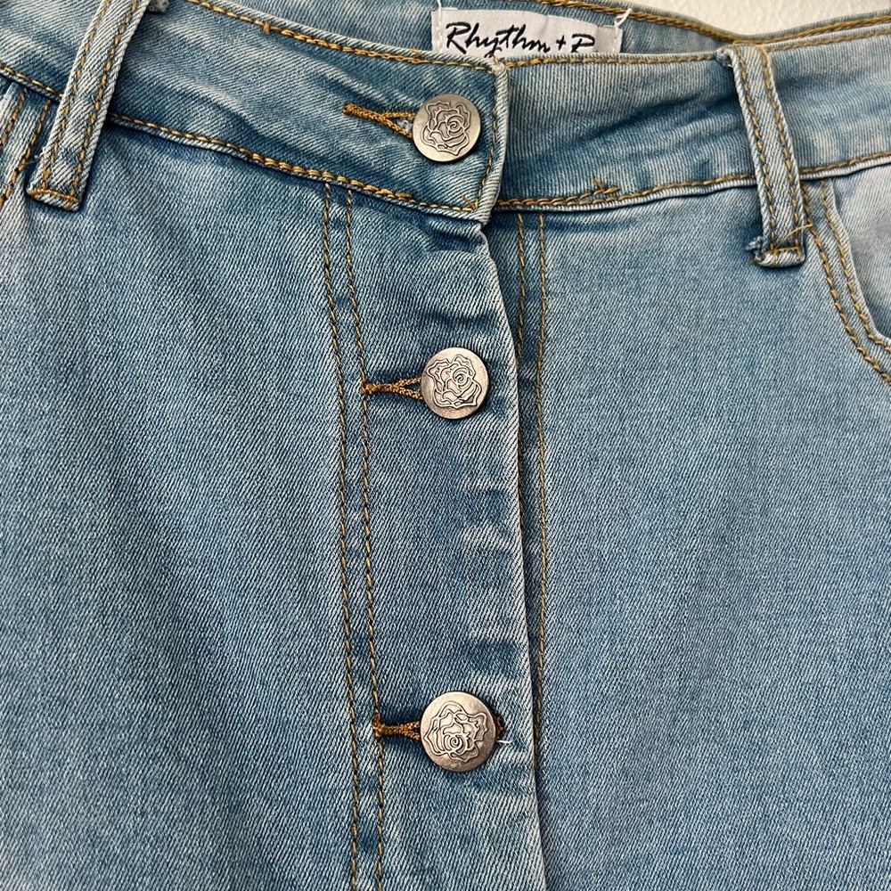 Rhythm + Rose Women Classic Light Blue Denim Skirt with Front Button Slit Size 8 - Picture 3 of 15